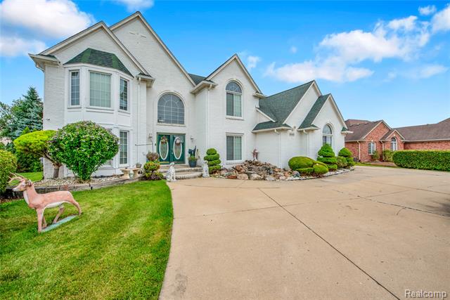 front view picture of 43468 Hoptree Dr, Sterling Heights, MI. 48314