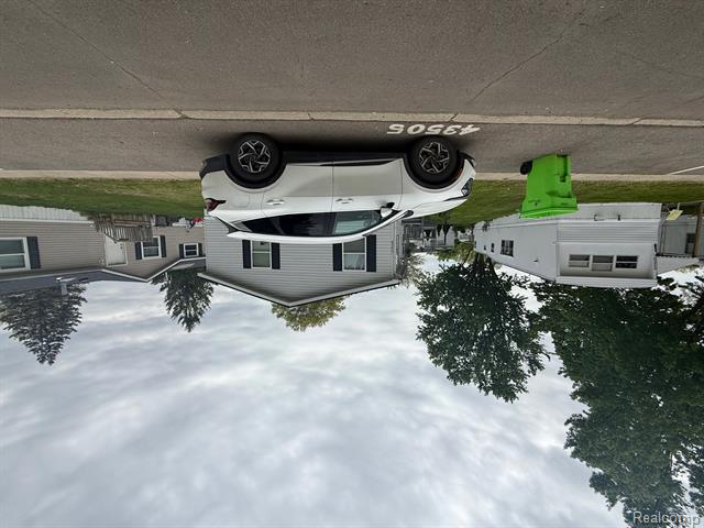front view picture of 43505 Charlemagne Ave, Sterling Heights, MI. 48314