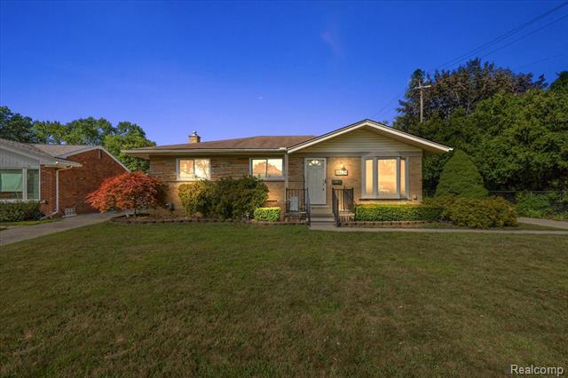front view picture of 8628 Strom Dr, Sterling Heights, MI. 48314