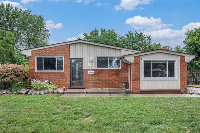 front view picture of 11479 Silver Dr, Sterling Heights, MI. 48314