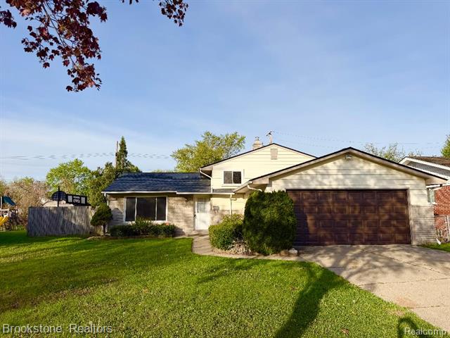 front view picture of 8912 Ardel Dr, Sterling Heights, MI. 48314