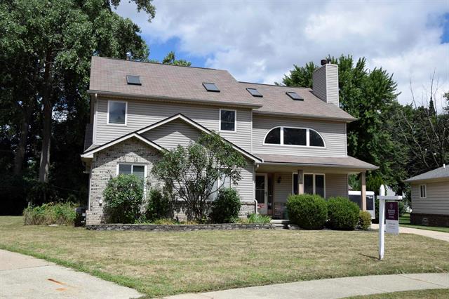 front view picture of 6005 Mulberry Dr, Sterling Heights, MI. 48314