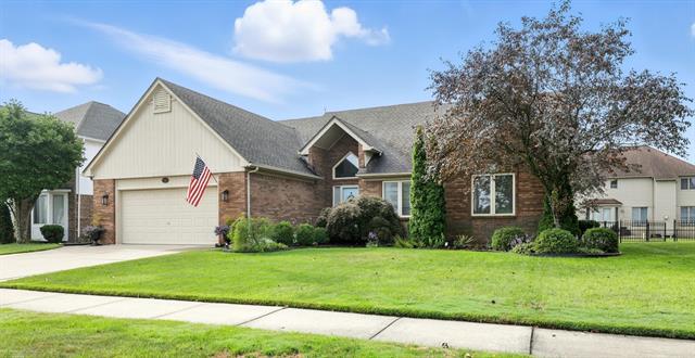 front view picture of 18960 Sandhurst Dr, Clinton Township, MI. 48038