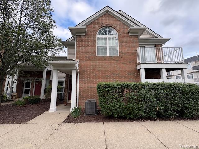 front view picture of 42717 Richmond Dr, Sterling Heights, MI. 48313