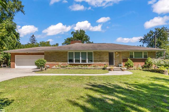 front view picture of 42910 Utica Rd, Sterling Heights, MI. 48314