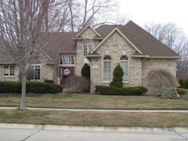 front view picture of 2747 Burningbush Dr, Sterling Heights, MI. 48314