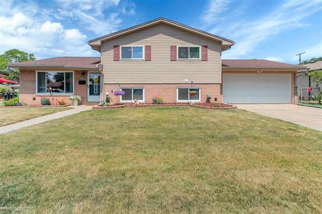 front view picture of 9001 Hensley Dr, Sterling Heights, MI. 48314