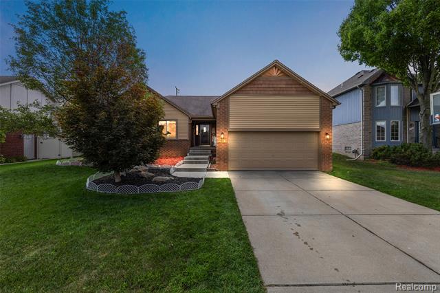 front view picture of 12862 Beechnut Dr, Sterling Heights, MI. 48313