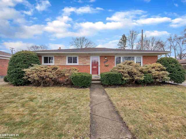 front view picture of 8934 Shannon Dr, Sterling Heights, MI. 48314