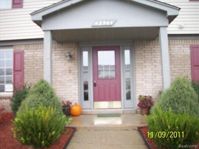 front view picture of 43964 Freeway Dr, Sterling Heights, MI. 48313