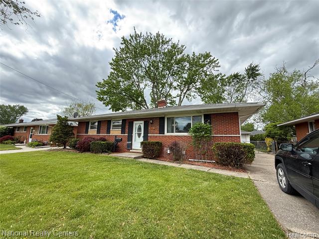front view picture of 8981 Shannon Dr, Sterling Heights, MI. 48314