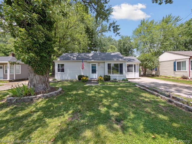 front view picture of 7447 Crissman St, Utica, MI. 48317