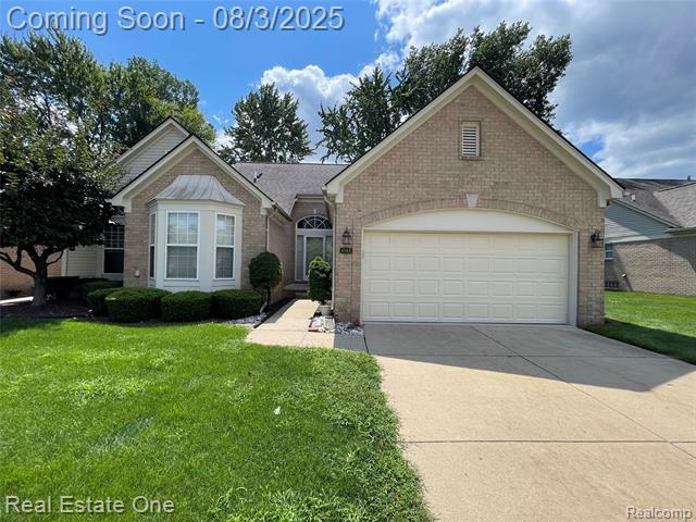 front view picture of 4165 Paisley Dr, Sterling Heights, MI. 48314