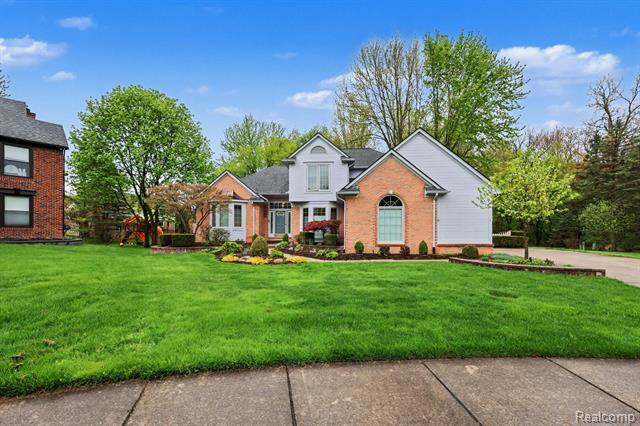 front view picture of 43820 Pinot Noir Dr, Sterling Heights, MI. 48314