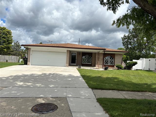 front view picture of 38986 Cottonwood Cou, Sterling Heights, MI. 48310