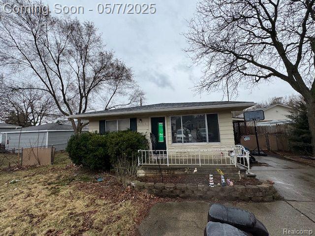 front view picture of 6156 Poplar Ave, Sterling Heights, MI. 48314