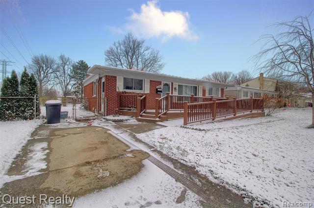 front view picture of 12486 North York Dr, Sterling Heights, MI. 48313