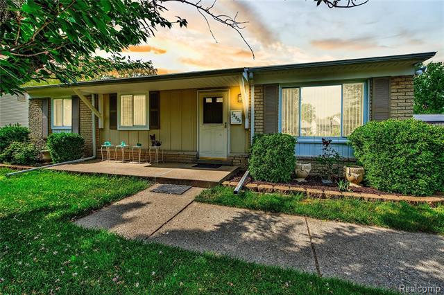 front view picture of 12403 North York Dr, Sterling Heights, MI. 48313