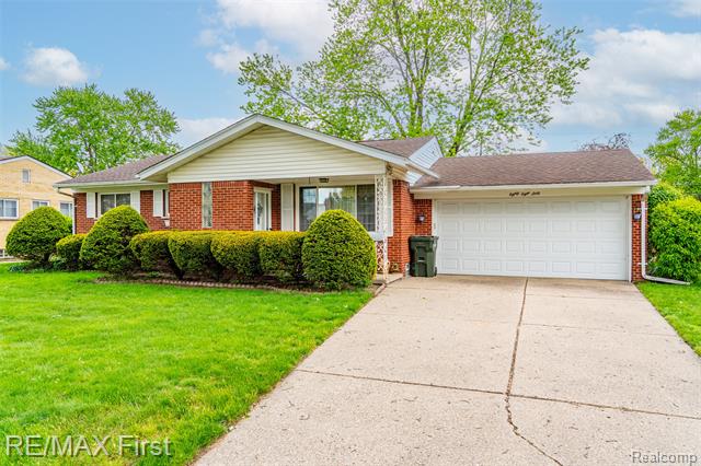 front view picture of 8860 Kidley Dr, Sterling Heights, MI. 48314