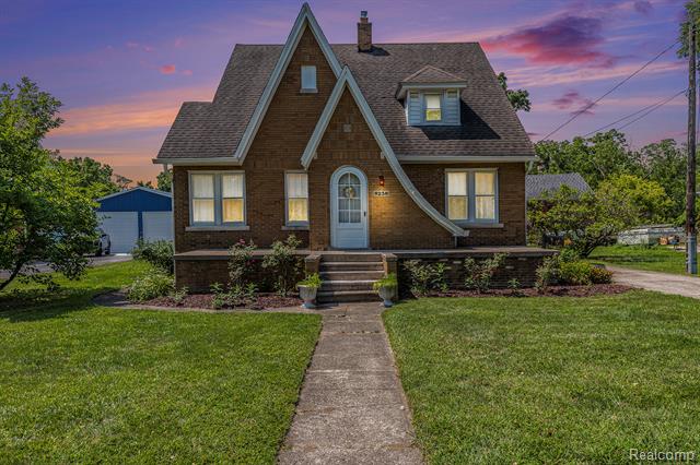 front view picture of 8238 Clinton River Rd, Sterling Heights, MI. 48314