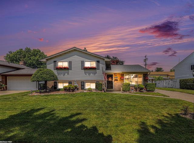 front view picture of 8655 Leslie Dr, Sterling Heights, MI. 48314