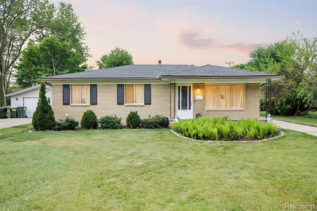 front view picture of 8530 Canal Rd, Sterling Heights, MI. 48314