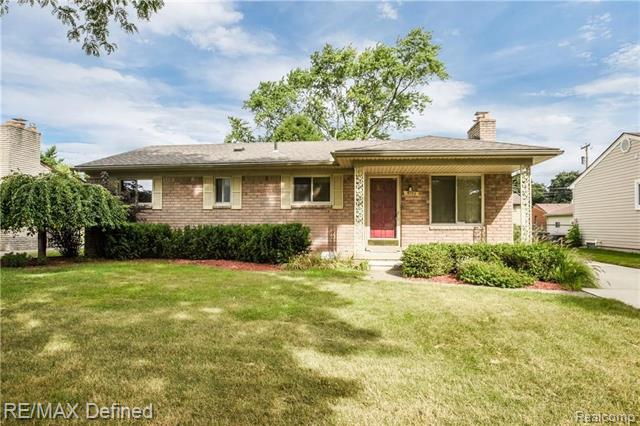 front view picture of 8723 Essen Dr, Sterling Heights, MI. 48314
