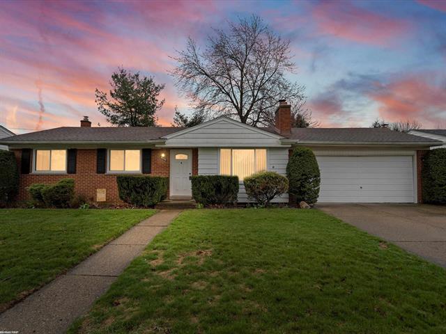 front view picture of 8530 Leslie Dr, Sterling Heights, MI. 48314