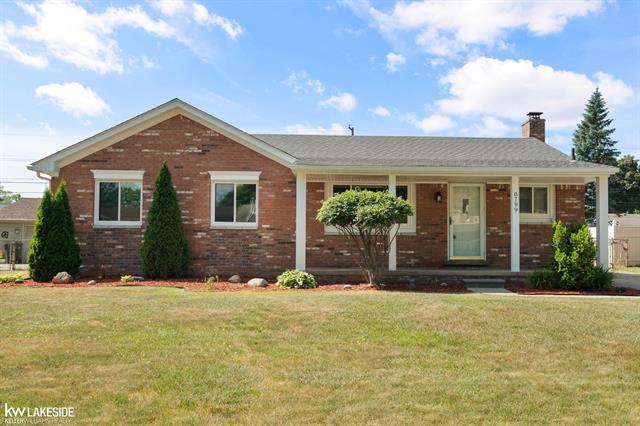 front view picture of 8799 Essen Dr, Sterling Heights, MI. 48314