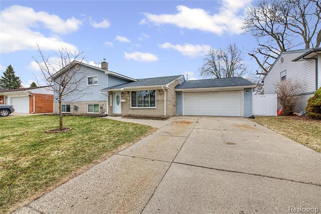 front view picture of 8710 Leslie Dr, Sterling Heights, MI. 48314
