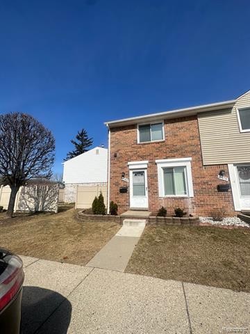 front view picture of 45889 Kensington St, Utica, MI. 48317