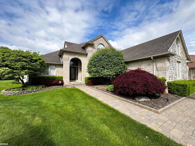 front view picture of 47091 Chippenham Ct, Utica, MI. 48315