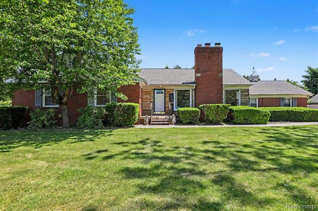 front view picture of 46430 Schoenherr Rd, Utica, MI. 48315