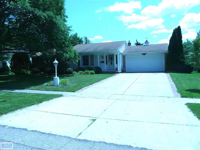 front view picture of 7188 Vicksburg Cir, Utica, MI. 48317