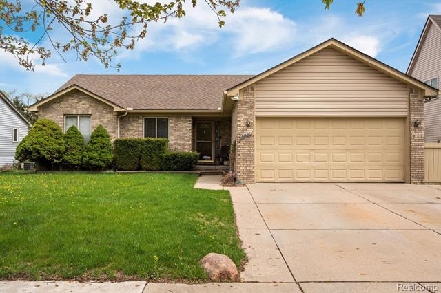 front view picture of 47697 Barclay Ct, Utica, MI. 48317