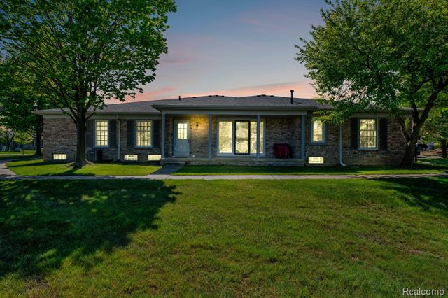 front view picture of 14665 Windmill Ct, Utica, MI. 48315