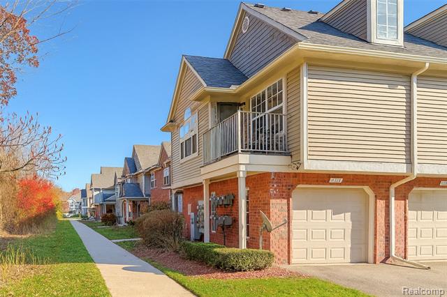 front view picture of 11375 North Woods Dr, Utica, MI. 48317