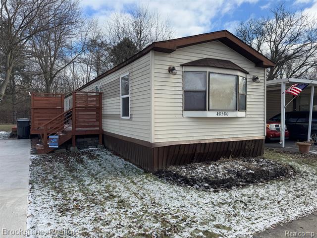 front view picture of 48580 E Lakeview Cir, Utica, MI. 48317