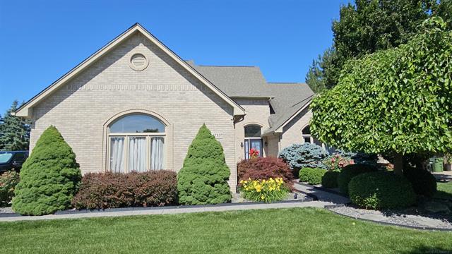 front view picture of 47337 Circle Crest, Utica, MI. 48315