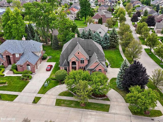 front view picture of 12954 Blue Lakes Cir, Utica, MI. 48315
