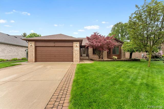 front view picture of 17519 Rocco Dr, Macomb, MI. 48044
