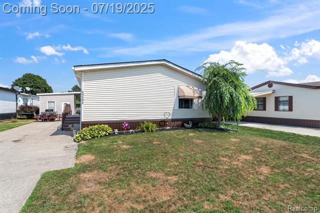 front view picture of 49280 Wildwood Ct, Utica, MI. 48315