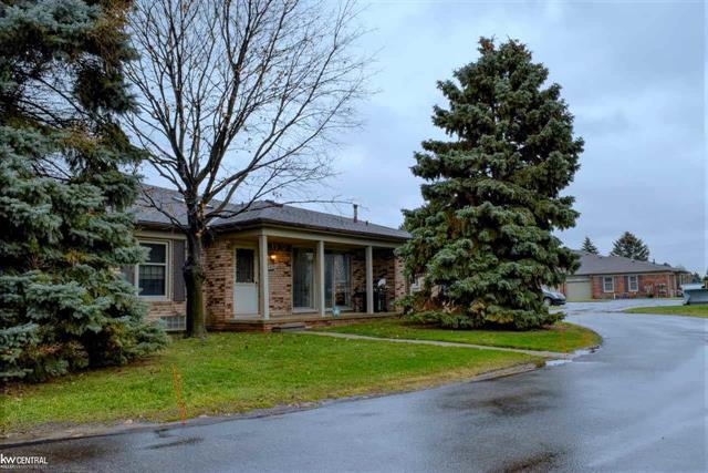 front view picture of 49101 Hickory Ct, Utica, MI. 48315