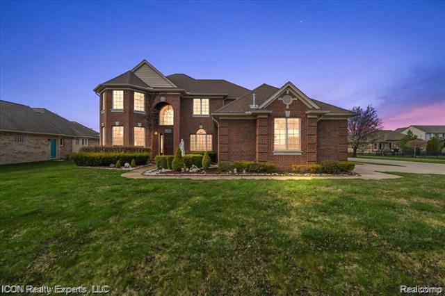 front view picture of 16299 Shaftesbury Ln, Macomb, MI. 48044
