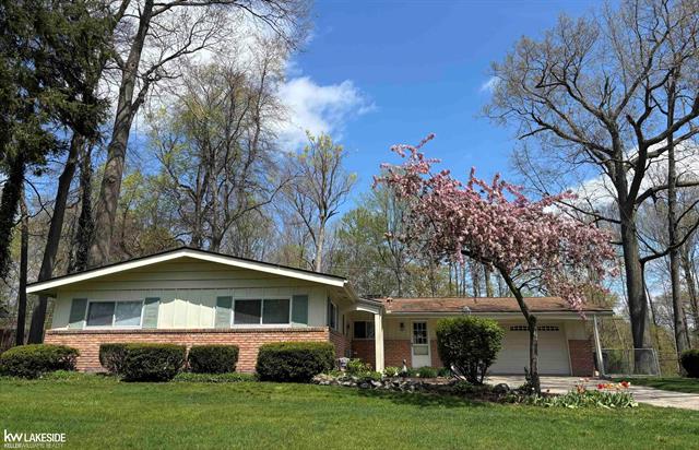 front view picture of 8941 Timberline, Shelby Township, MI. 48316