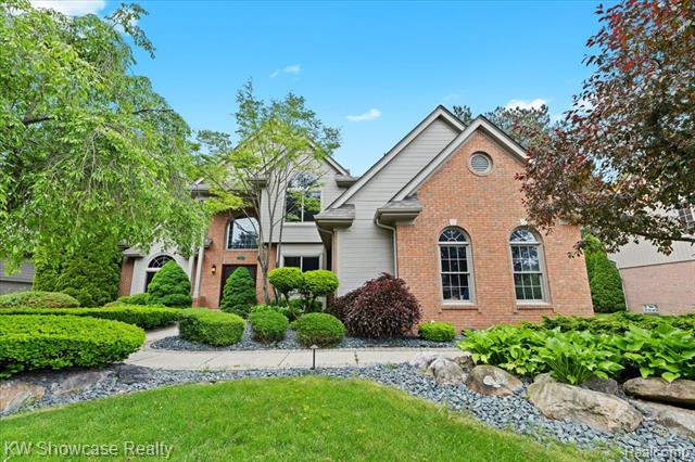 front view picture of 52890 Seven Oaks, Shelby Township, MI. 48316
