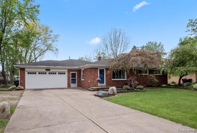 front view picture of 5032 Helene, Shelby Township, MI. 48316