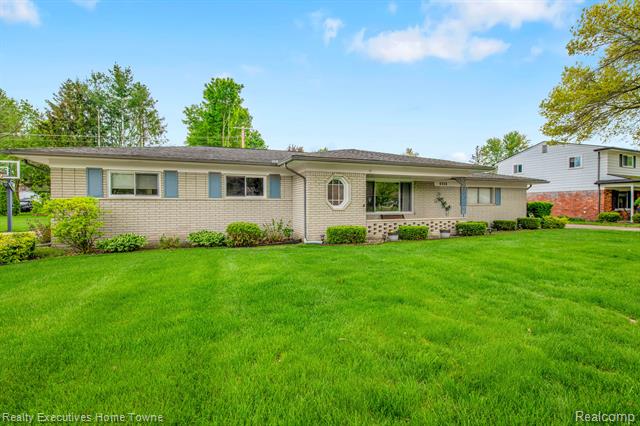 front view picture of 6534 Donnybrook, Shelby Township, MI. 48316