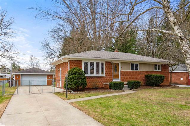 front view picture of 5018 Robert, Shelby Township, MI. 48316