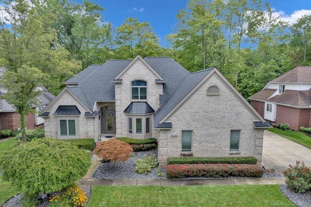 front view picture of 51696 Colonial, Shelby Township, MI. 48316